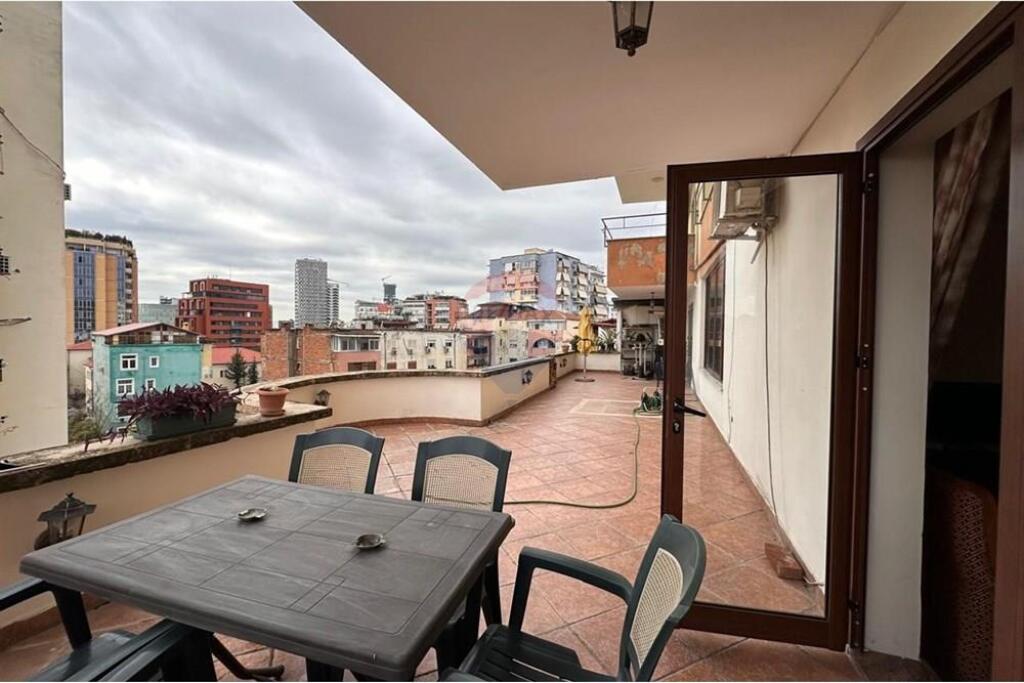 Apartment 2+1+2 for rent Pazari i Ri !