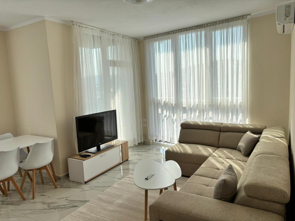 🏢Yzberisht,perballe Kompleksit Grand Gallery jepet me qera apartament 1+1,i mobiluar. 550 Euro
