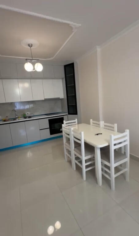 Affittasi appartamento 2+1 alla Kthesa e Kamzës!