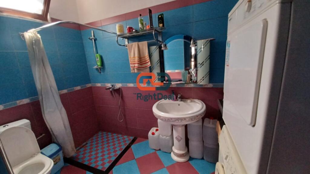 A Kombinat, Vendesi Casa Privata Con Planimetria Regolare In Vendita