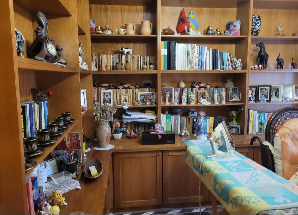 Shitet  apartament  2+1 (prane fakultetit  juridik  te Tiranes )