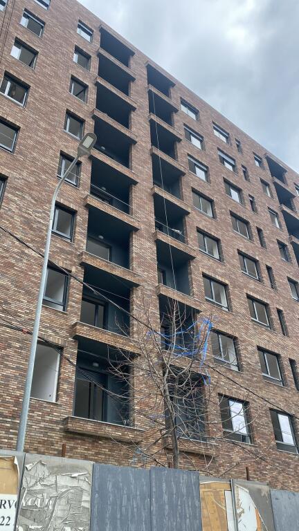 SHITET APARTAMENT – RR. 5 MAJI, NE PALLAT TE RI NE FAZE PERFUNDIMI,