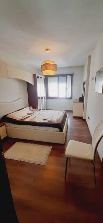 Shitet apartament 2+1 ne Astir pranë Fabrikes se Miellit!
