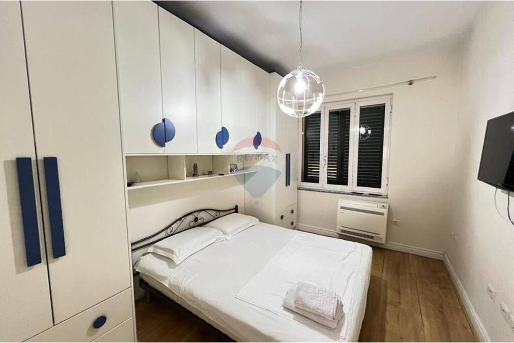 Jepet me qira apartament modern, i tipologjise 2+1, te Shallvaret.