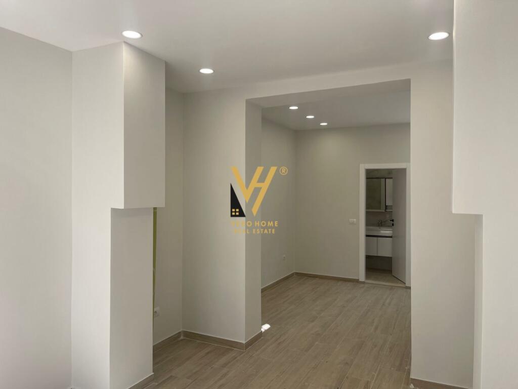 JEPET DYQAN 40 M2 ME QERA TE STADIUMI DINAMO 500 EURO