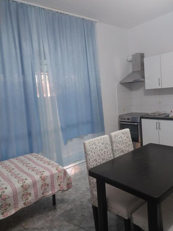 Tirane, vendo, monolocale con veranda spaziosa Piano 1, Via Dibra
