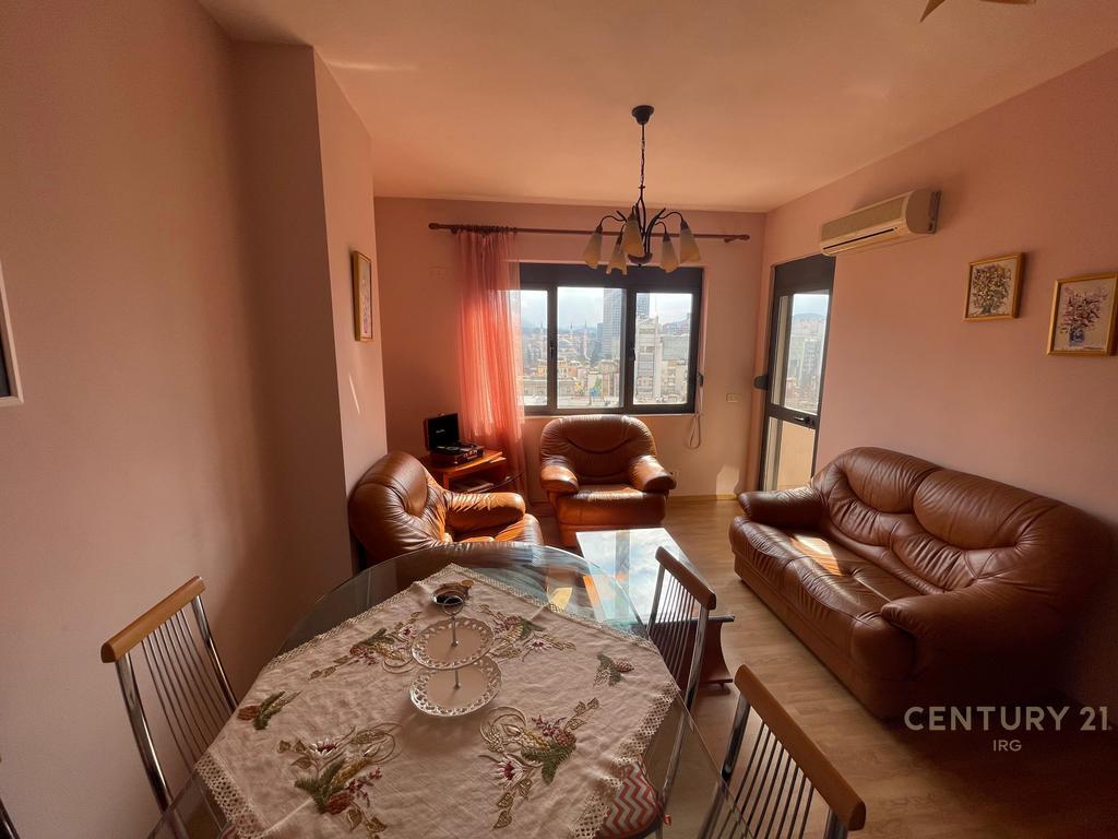 Jepet me Qira Apartament 1+1 ne Qender prane 9 Kateshet