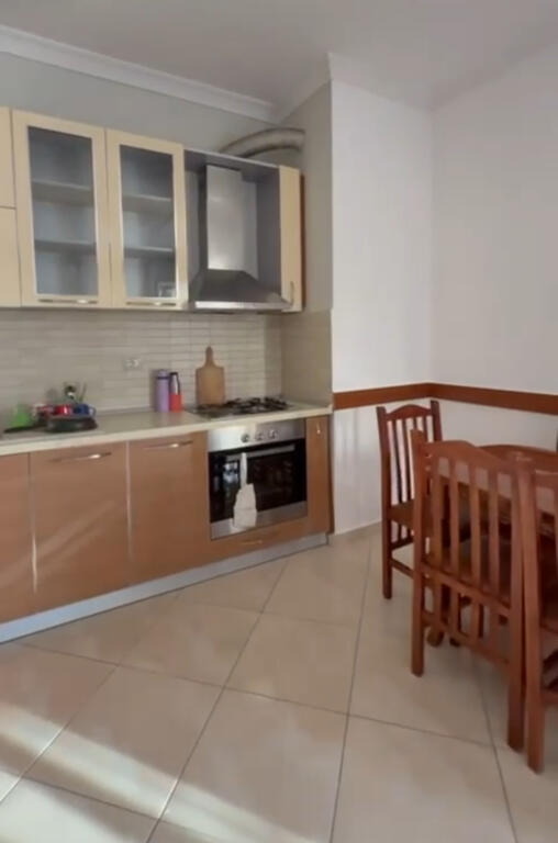Jepet apartament 2+1 me qera ne Fresk , restorant fresku
