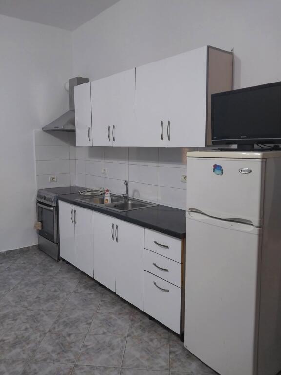 Tirane, vendo, monolocale con veranda spaziosa Piano 1, Via Dibra