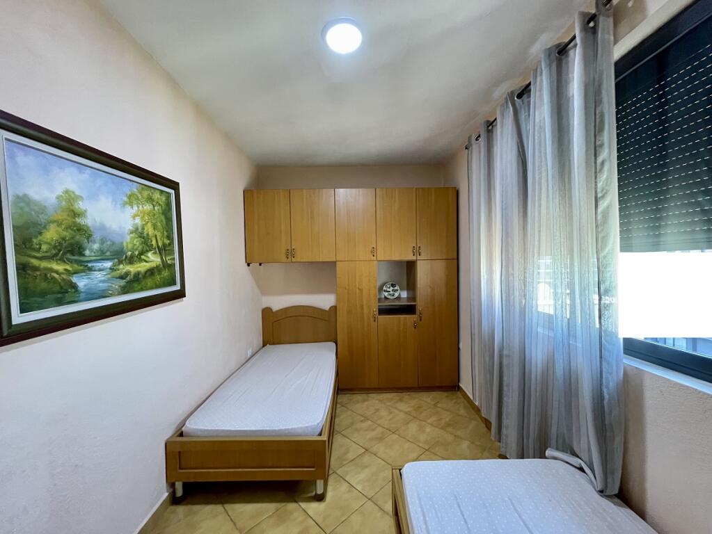 Jepet me QIRA apartament 2+1 KOMUNA E PARISIT afër EHW