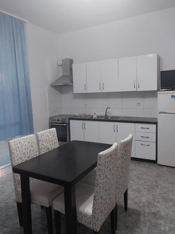 Tirane, vendo, monolocale con veranda spaziosa Piano 1, Via Dibra