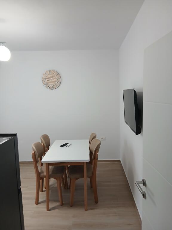 Apartament 1+1 fundi i rrugës Ali Visha