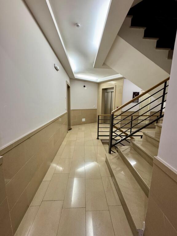 Jepet super apartment 1+1 me qera tek rr Kavajes , Xhamia