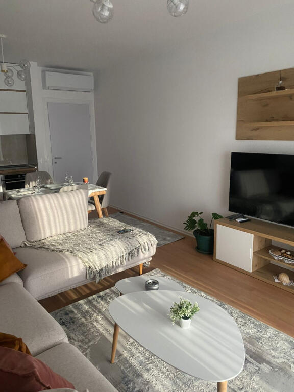Apartament 2+1 Me Qera Tek 5 Maji (ID B2201433) Tirane