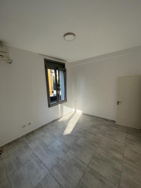 Appartamento 2+1 per ufficio in affitto a Medreseja, di fronte a Big Market