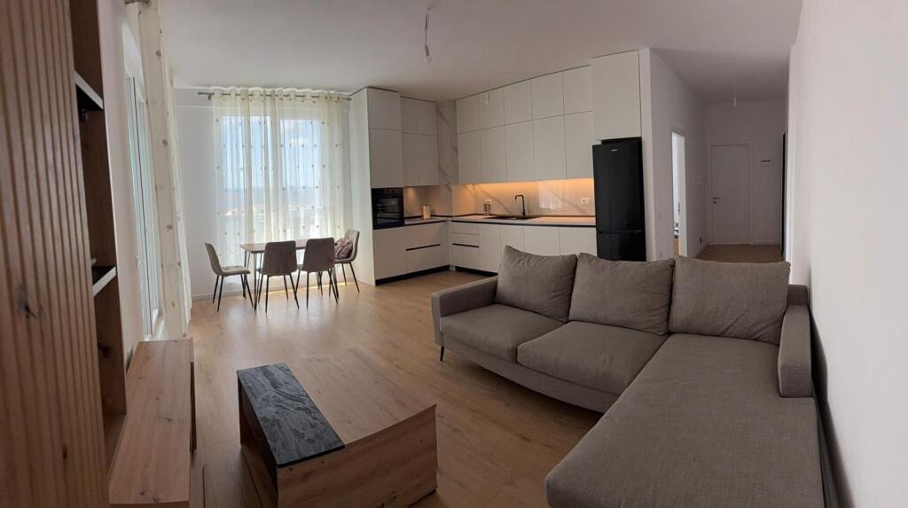 📍 Appartamento 2+1 con 2 Balconi – In Affitto 
 • Posizione: Via Siri Kodra, Tirana 
 • Prezzo: 650 €/mese