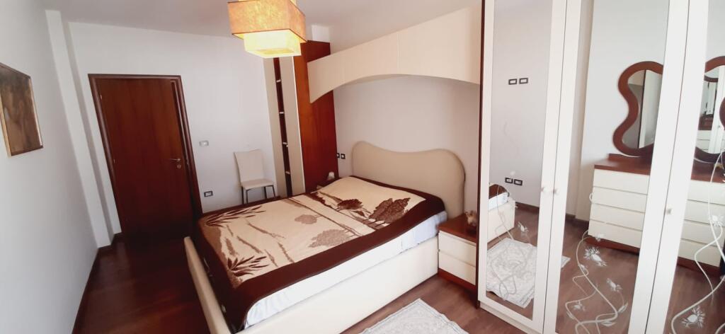 Shitet apartament 2+1 ne Astir pranë Fabrikes se Miellit!