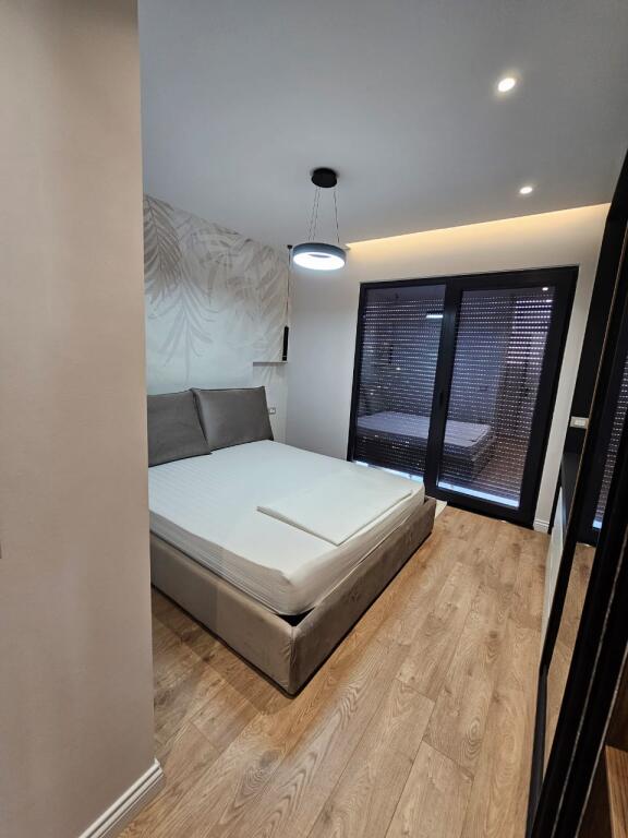 Apartament 2+1 me qera tek Mulliri i Vjeter, rruga e Elbasanit (120 euro)