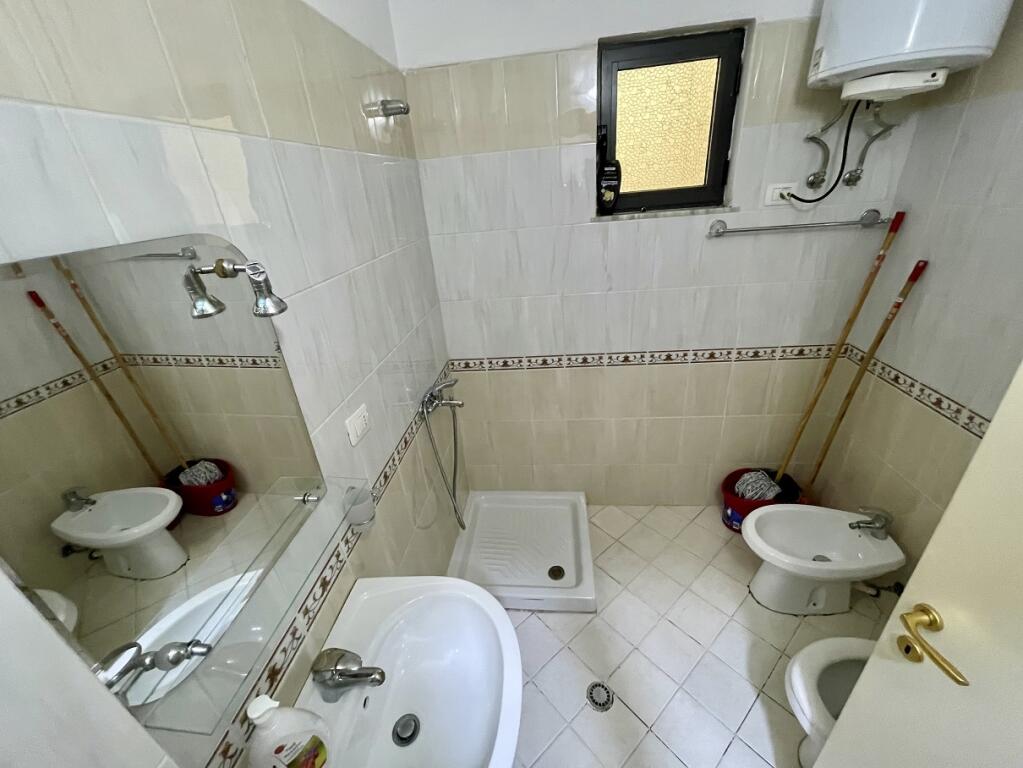 Jepet me QIRA apartament 2+1 KOMUNA E PARISIT afër EHW