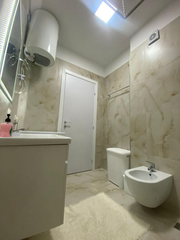 Apartament 2+1 Me Qera Tek 5 Maji (ID B2201433) Tirane