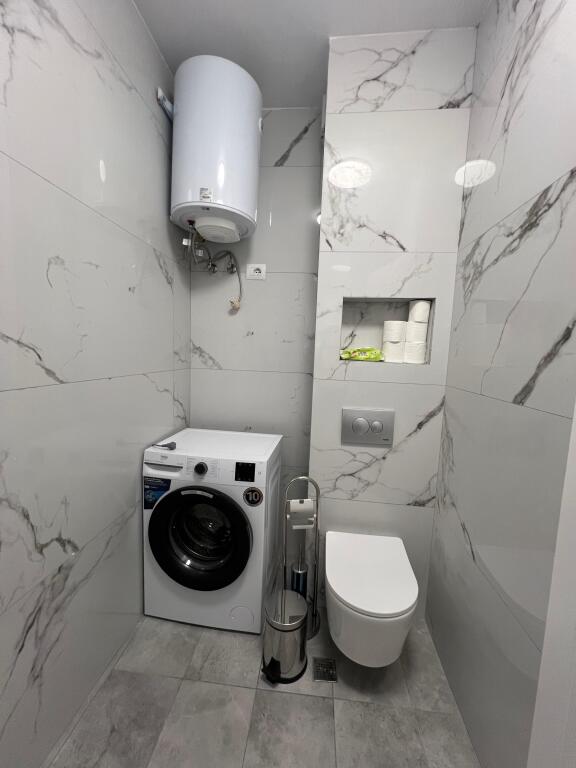 🏠JEPET ME QIRA Apartament 2+1+Post Parkimi 📍Adresa: Rezidenca Henke, prane Spitalit Amerikan 3