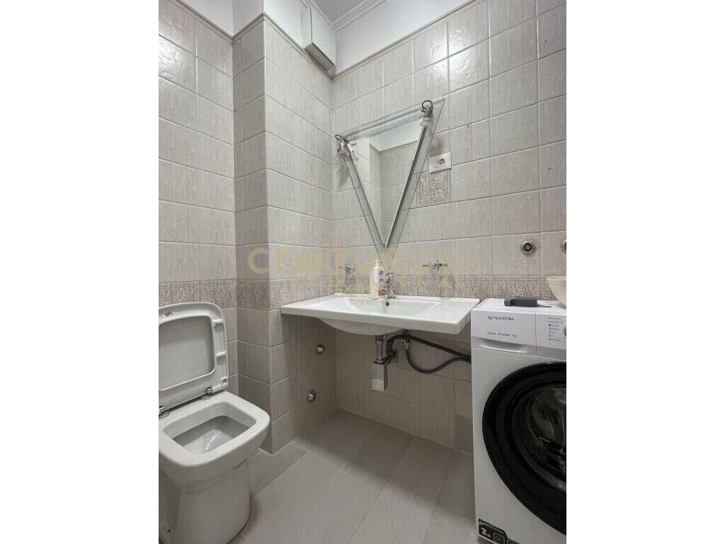 🌟 Japim me Qira Apartament 2+1+2 me Kuzhinë të Veçuar – Bllok, Tiranë