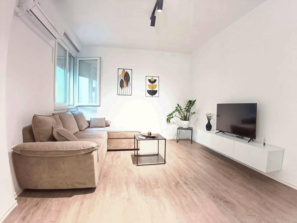 APARTMENT FOR RENT! OPTIKA ROMA, PAZAR I RI
