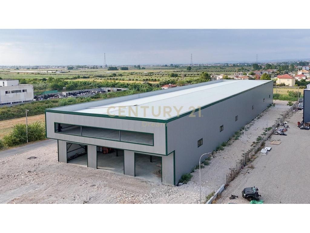 MAGAZZINO IN AFFITTO A SHIJAK - POSIZIONE STRATEGICA SULLA STRADA PRINCIPALE