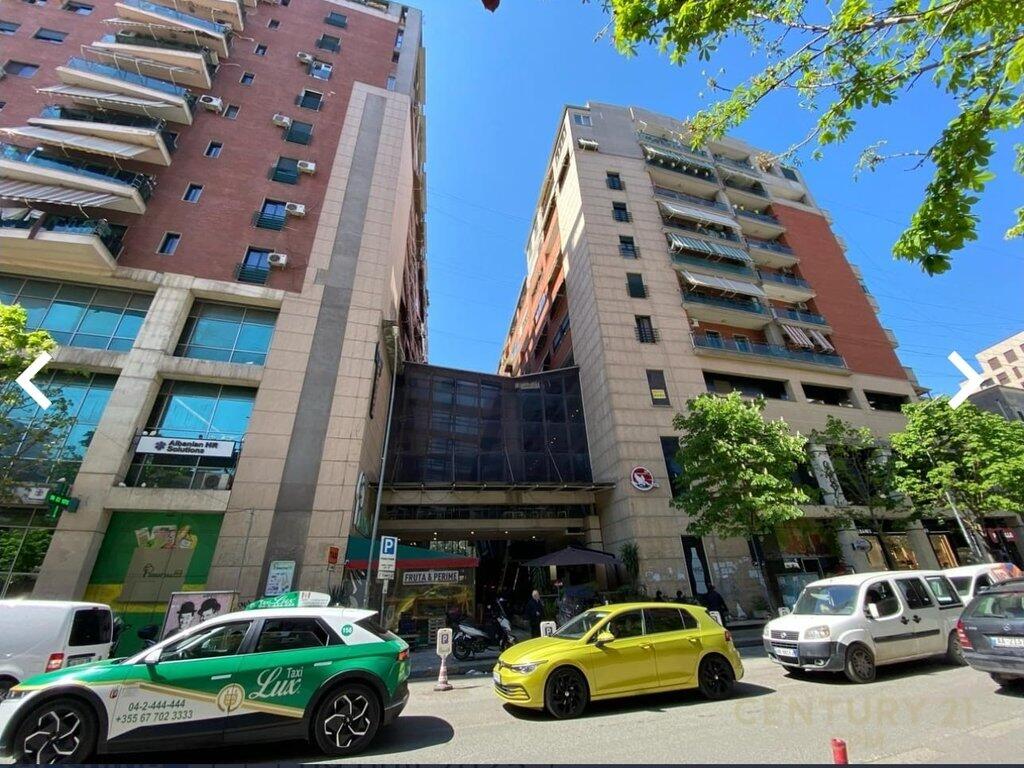 🏡 Shitet Apartament 2+1+2+Depo – Rr. Barrikadave, Pallati “Galeria”