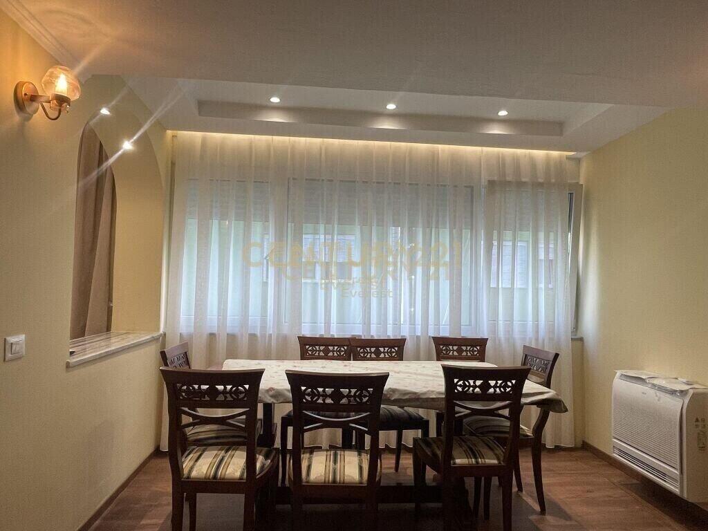 🌟 Japim me Qira Apartament 2+1+2 me Kuzhinë të Veçuar – Bllok, Tiranë