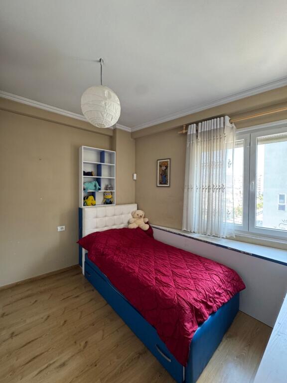 Jepet apartament 2+1+2 vende parkimi me qera tek Kika 2