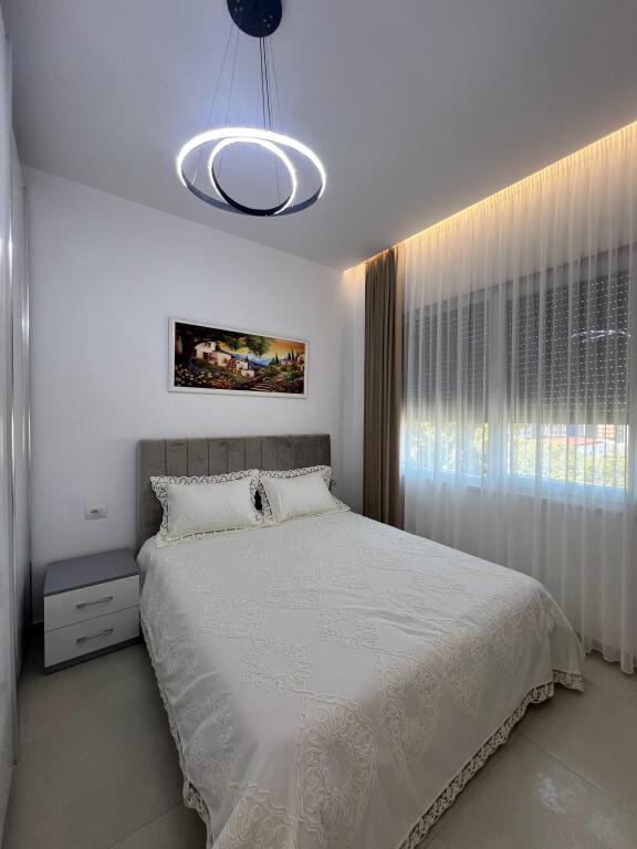 🏠JEPET ME QIRA Apartament 2+1+Post Parkimi 📍Adresa: Rezidenca Henke, prane Spitalit Amerikan 3