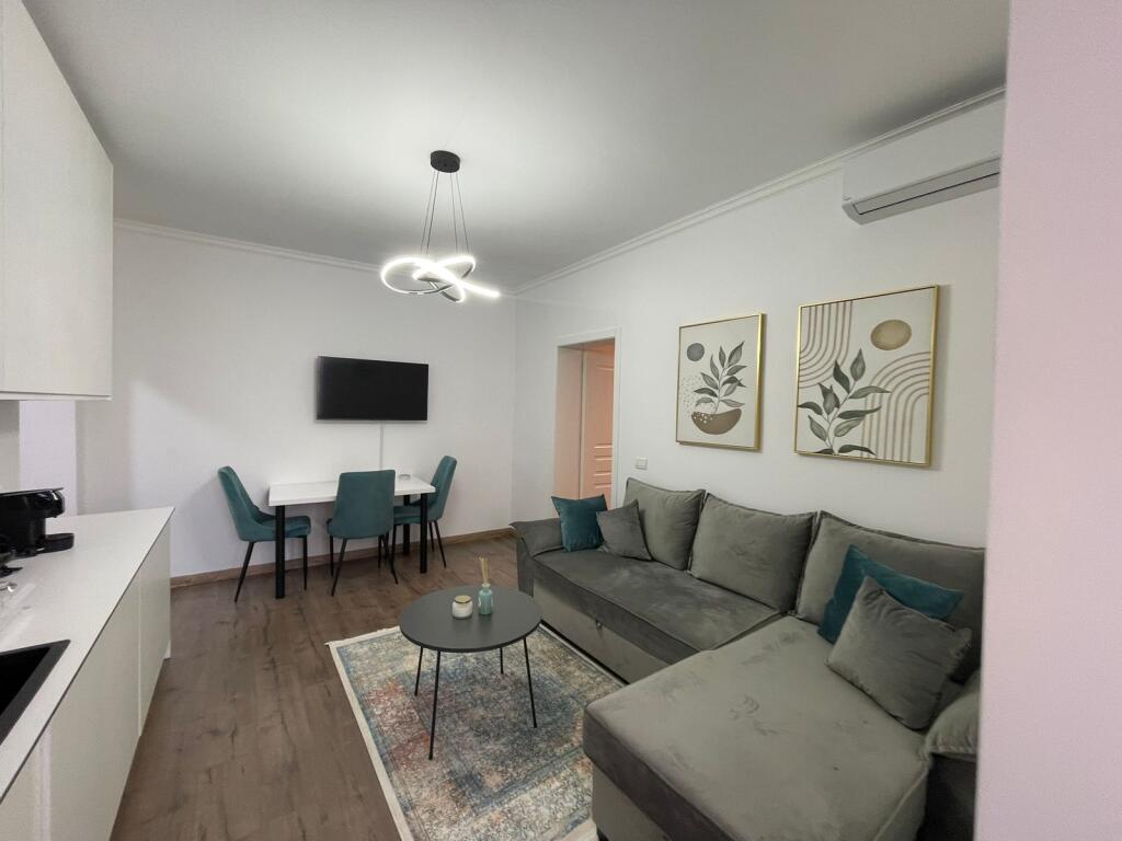 Apartament 1+1+ballkon per Qira tek 21 Dhjetori
