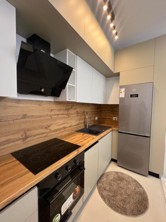 🏠JEPET ME QIRA Apartament 2+1+Post Parkimi 📍Adresa: Rezidenca Henke, prane Spitalit Amerikan 3