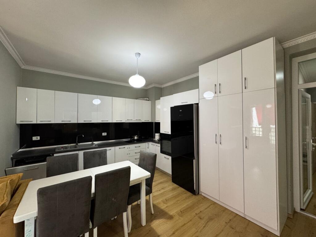 Jepet apartament 2+1+2 vende parkimi me qera tek Kika 2
