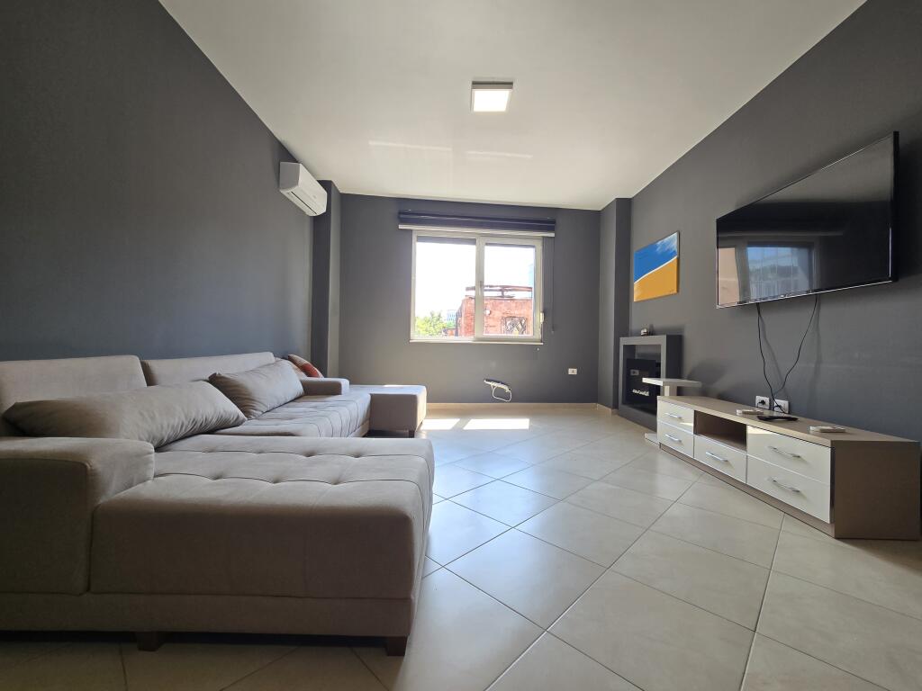 Apartment for Rent in the Center, Opposite Toptani