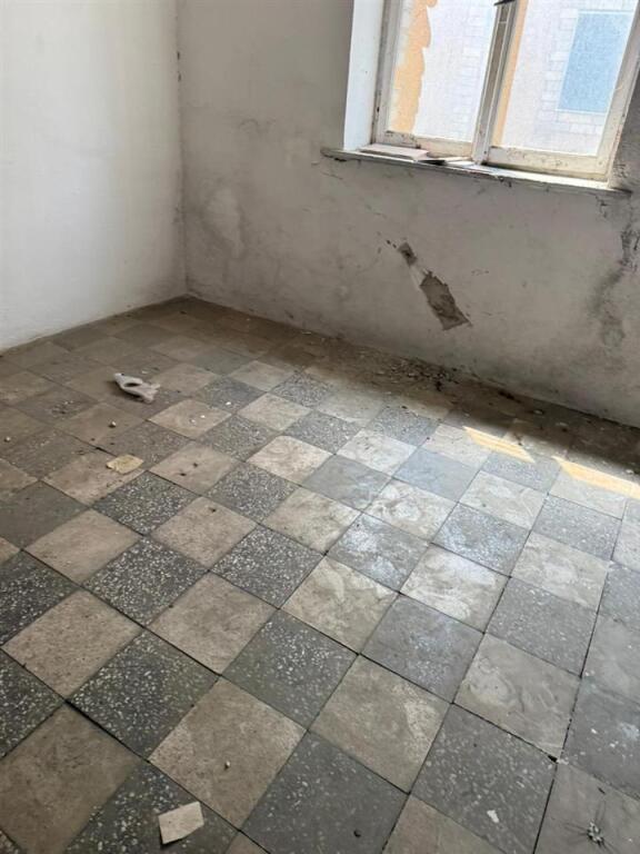 Appartamento 1+1 in vendita a Kombinat, da ristrutturare