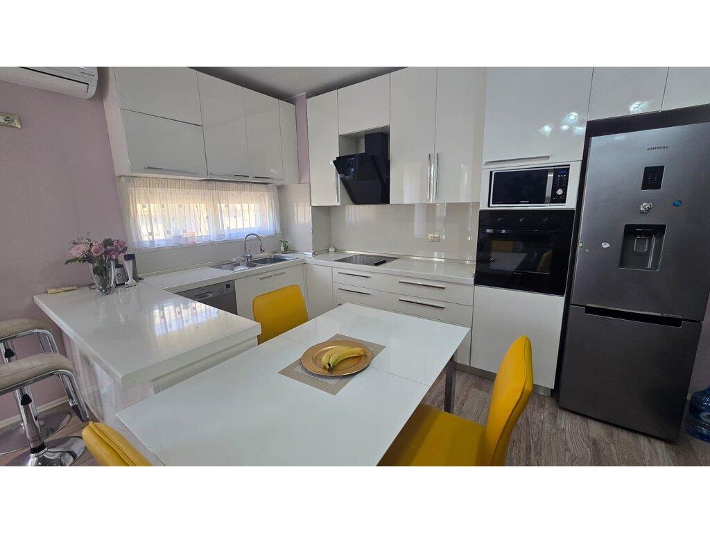 🏡 SUPER APPARTAMENTO IN VENDITA – Via Komuna e Parisit, vicino al Centro Kristal