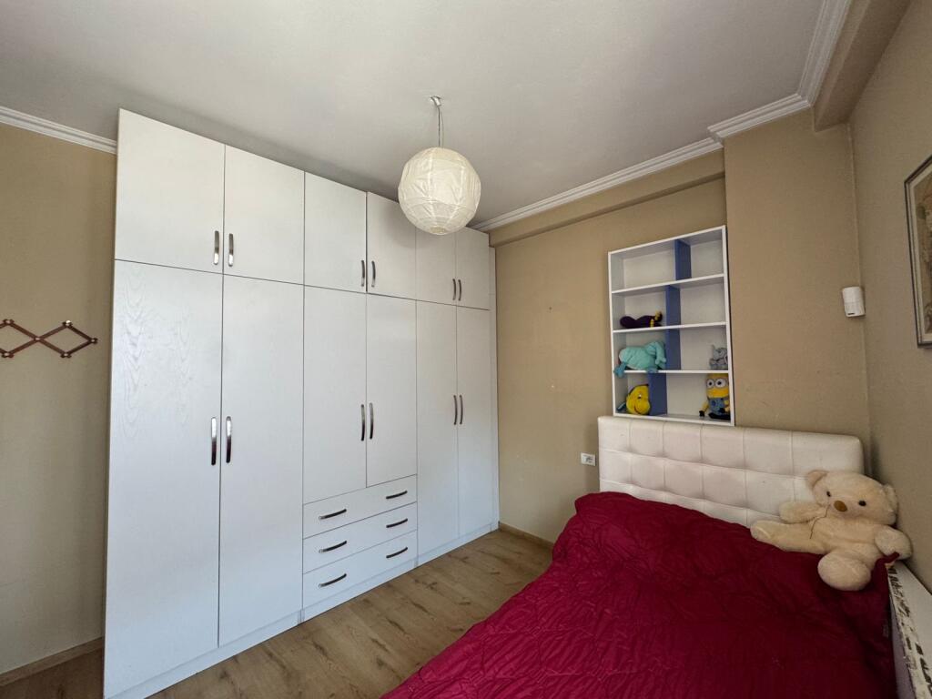 Jepet apartament 2+1+2 vende parkimi me qera tek Kika 2