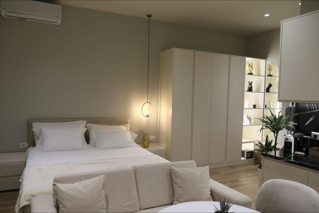 SHITEN 2 GARSONIERE 75 M2 MUHAMET GJOLLESHA 260.000 EURO