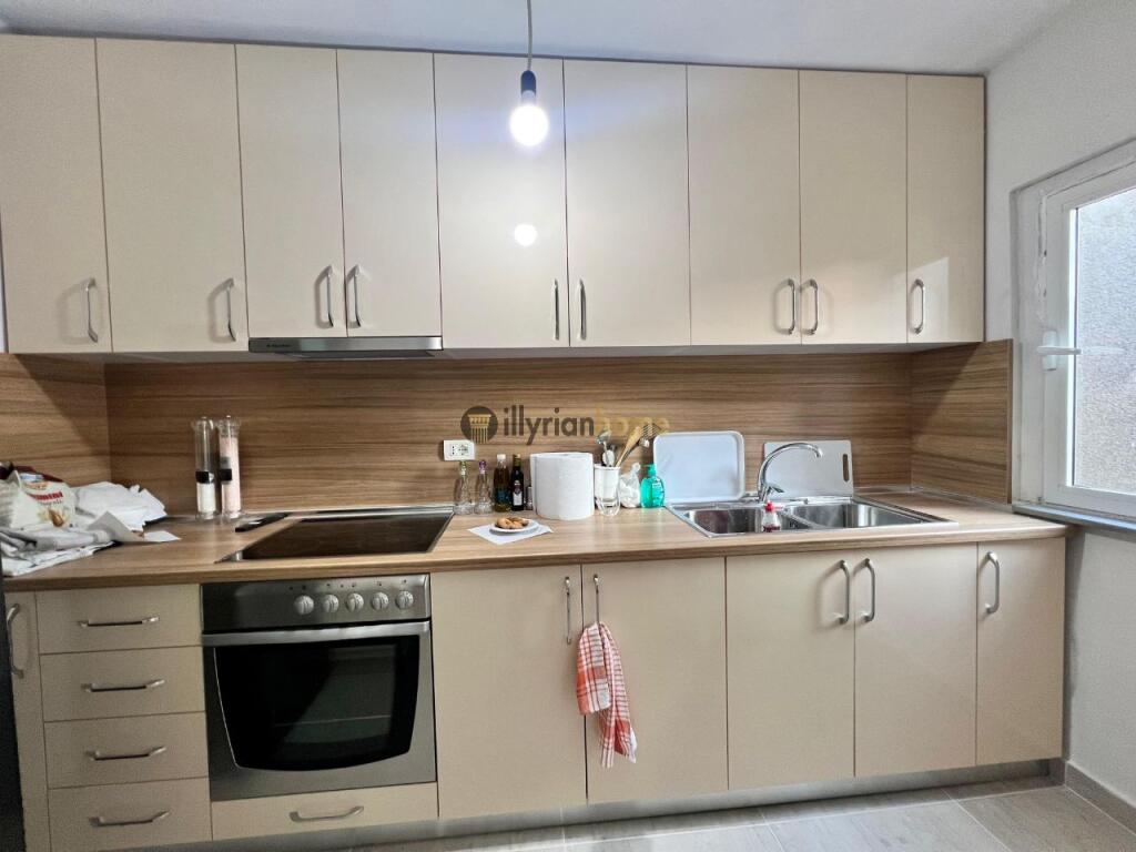 Jepet me qira Apartament 3+1, Rruga "Fortuzi", Tiranë