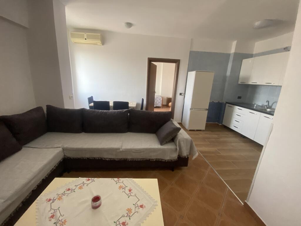2+1,arredato a Globe strada di Kavaja,600 euro