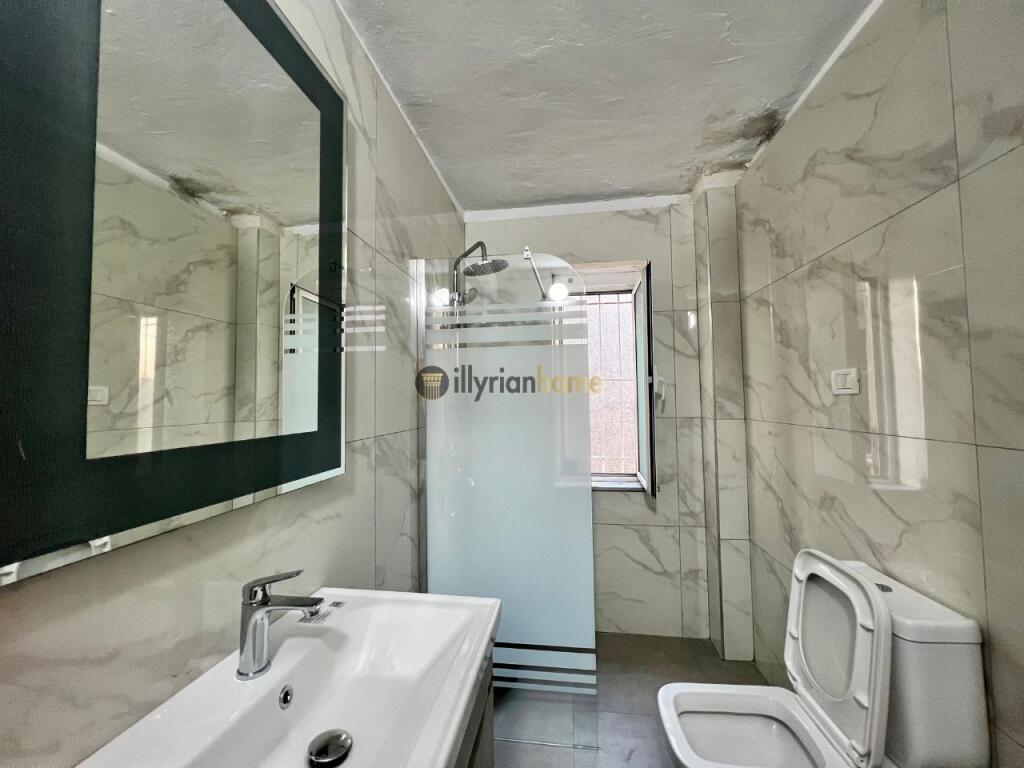 Jepet me qira Apartament 3+1, Rruga "Fortuzi", Tiranë