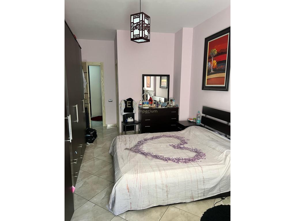 VENDESI APPARTAMENTO 2+1+2 CON BALCONE – ZONA OXHAKUT, VICINO AL BAR-CAFE “ARTISTI”