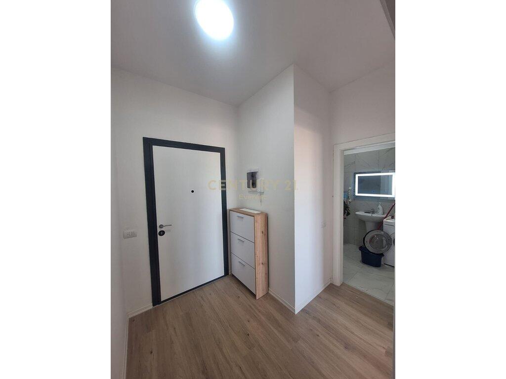 Japim apartament 1+1 me qira perballe Birra Tirana ne nje pallat te ri.
