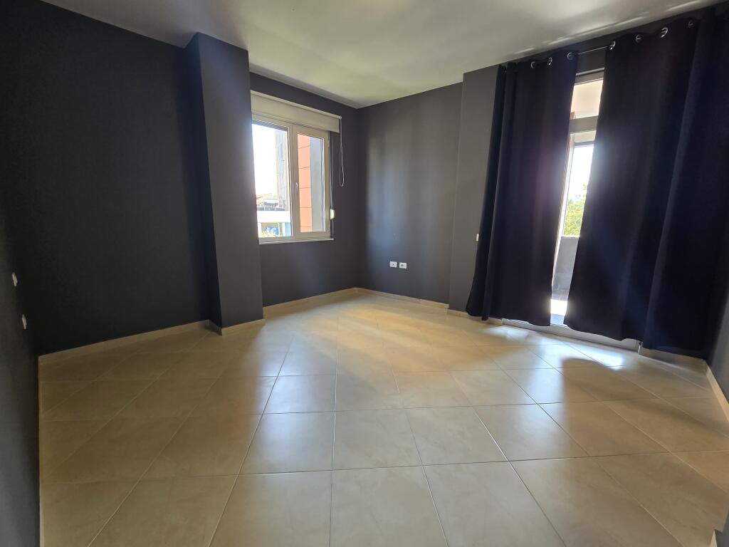 Apartment for Rent in the Center, Opposite Toptani