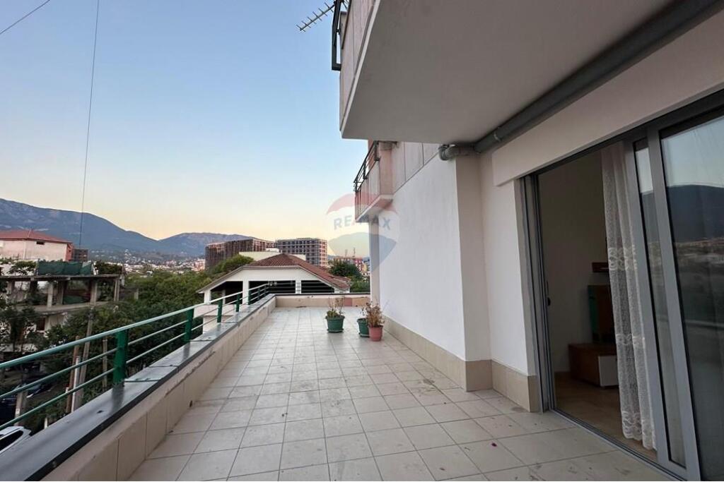 FOR RENT, APARTMENT 3+1+2, NEW MATERNITY, TIRANA.