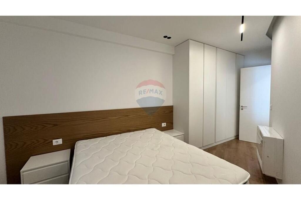Apartament 2+1 me ballkon + post parkimi. Kopshti botanik