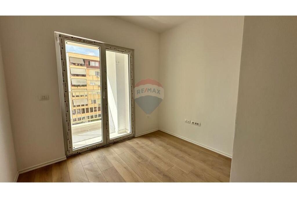 Apartment 1+1 for rent at Zogu i Zi for residence or office !