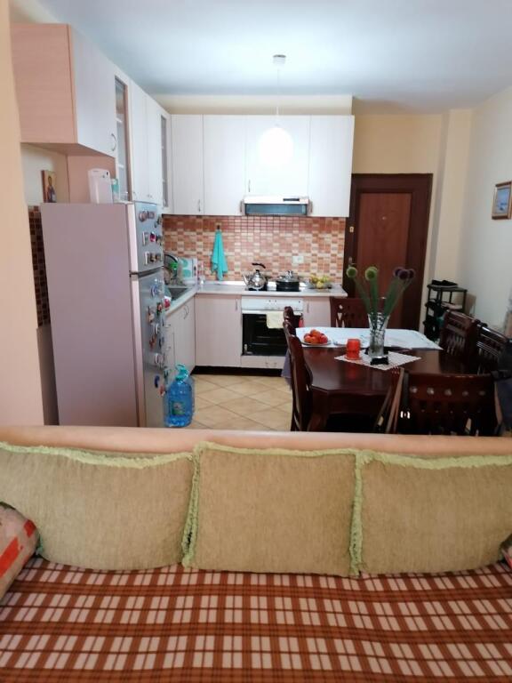 Jepet me qera apartament 3+1, Komuna Parisit